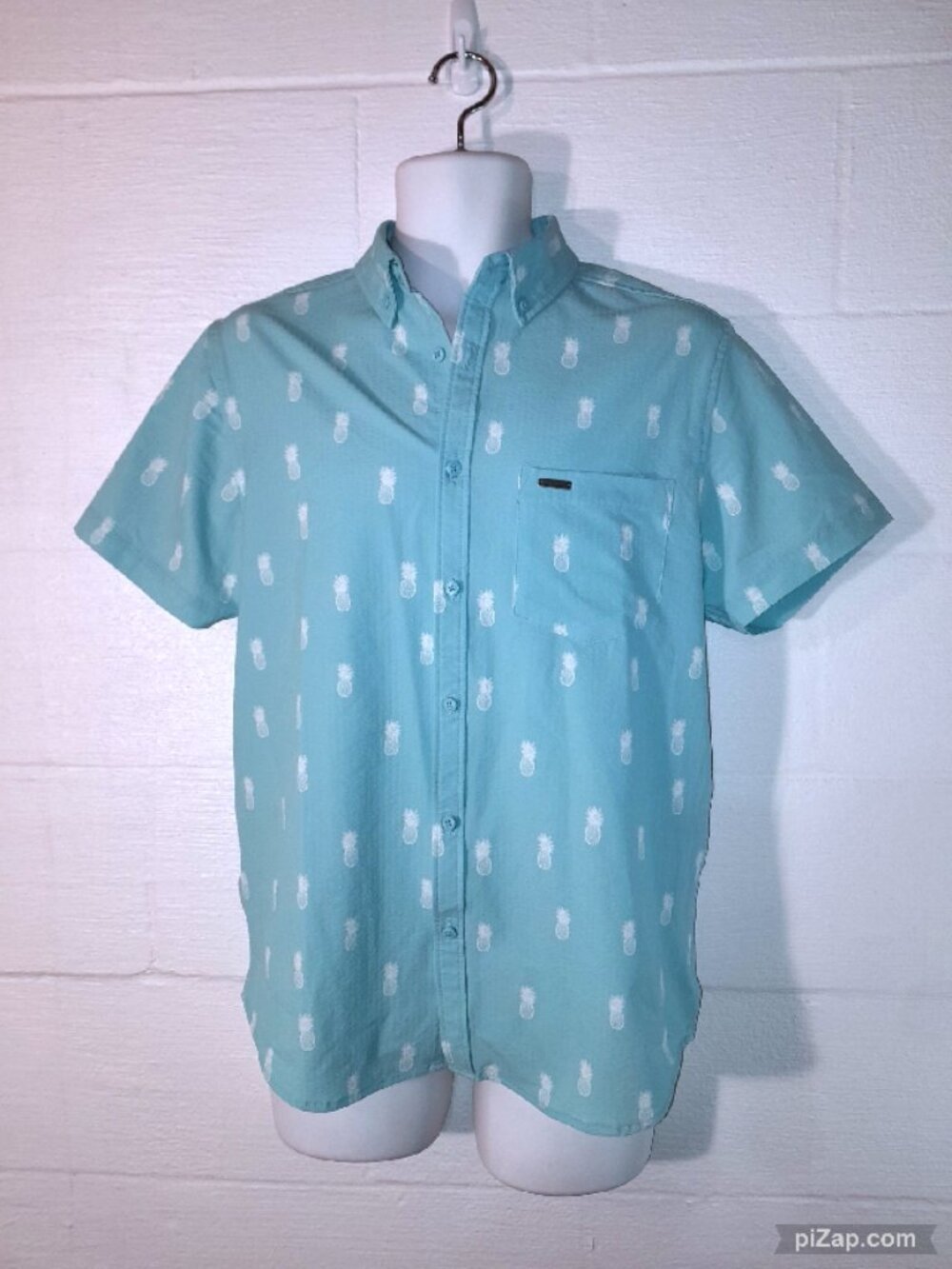 Vintage Summer Men's Medium Casual Button Up Shirt Aqua White Pineapple Pattern
